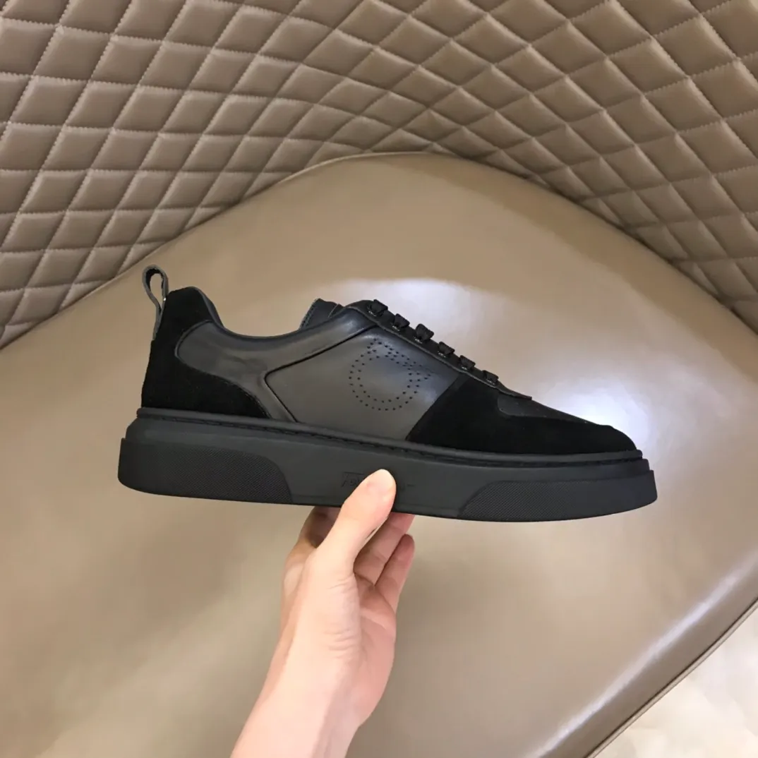 p420 "Salvatore Ferraga**" men's low-cut fashion sneakers. This casual shoe has a novel structure and is made of soft calfskin. The contrasting color elements on the upper highlight the bold and avant-garde atmosphere. The first-layer cowhide lining is high-end and comfortable. Energetic and fresh, these shoes can be worn with casual looks or add a touch of street style to elegant trousers.  Size: 38-44